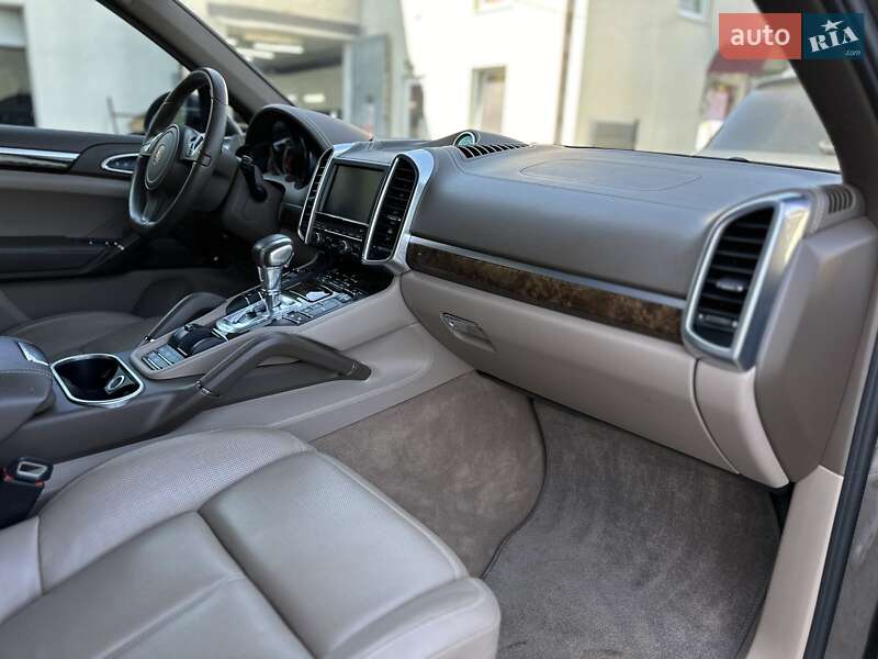 Внедорожник / Кроссовер Porsche Cayenne 2012 в Калуше
