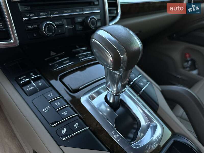 Внедорожник / Кроссовер Porsche Cayenne 2012 в Калуше