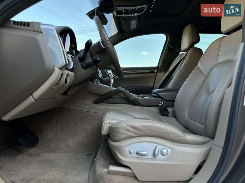 Внедорожник / Кроссовер Porsche Cayenne 2012 в Калуше