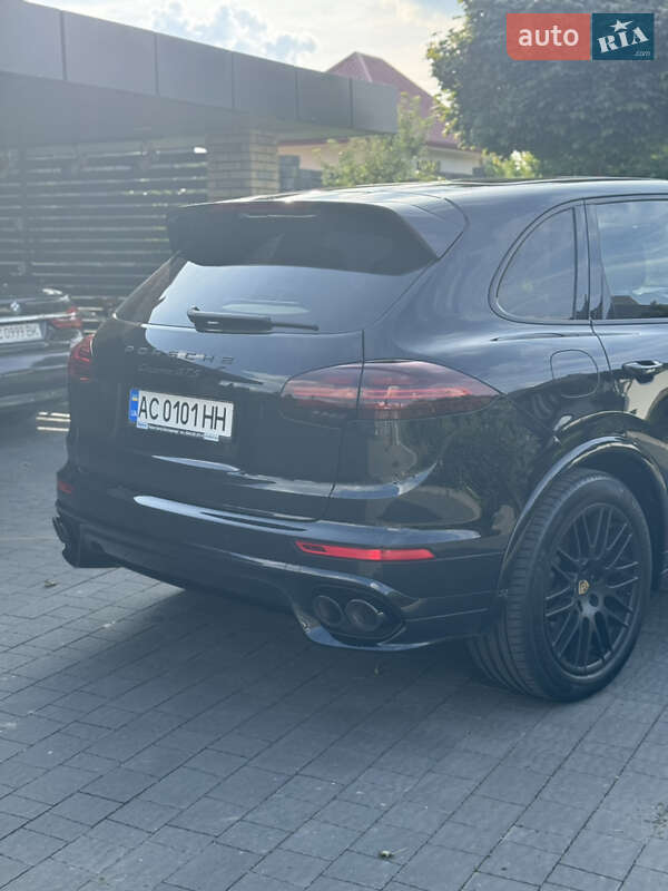 Позашляховик / Кросовер Porsche Cayenne 2015 в Луцьку
