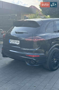Внедорожник / Кроссовер Porsche Cayenne 2015 в 