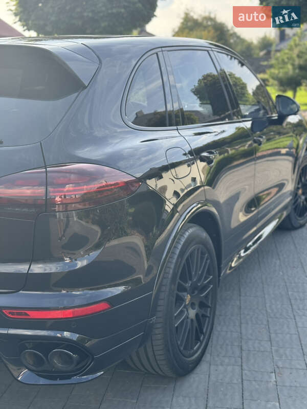 Позашляховик / Кросовер Porsche Cayenne 2015 в Луцьку