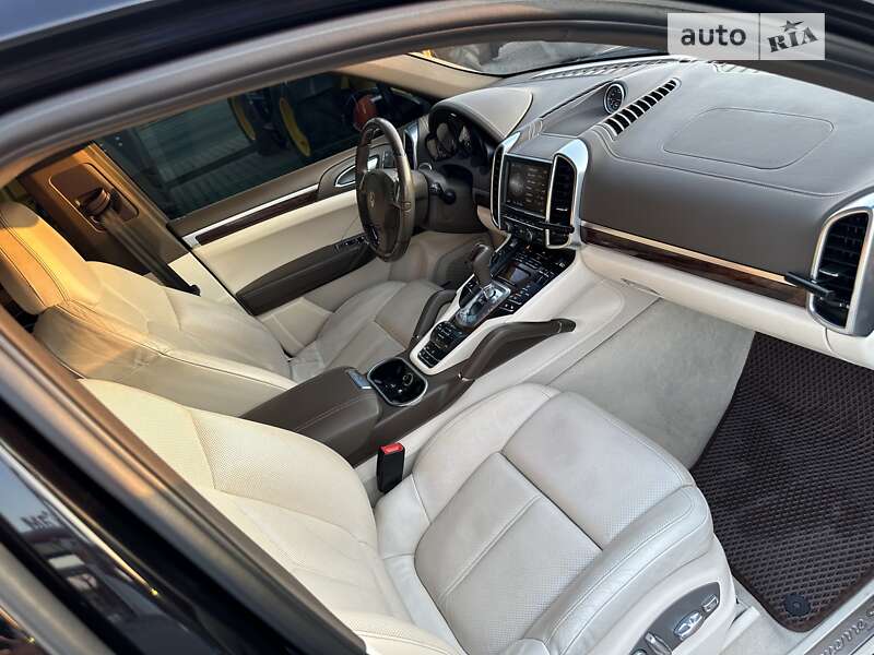 Внедорожник / Кроссовер Porsche Cayenne 2011 в Луцке
