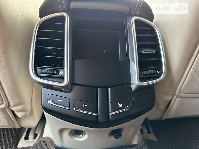 Внедорожник / Кроссовер Porsche Cayenne 2011 в Луцке