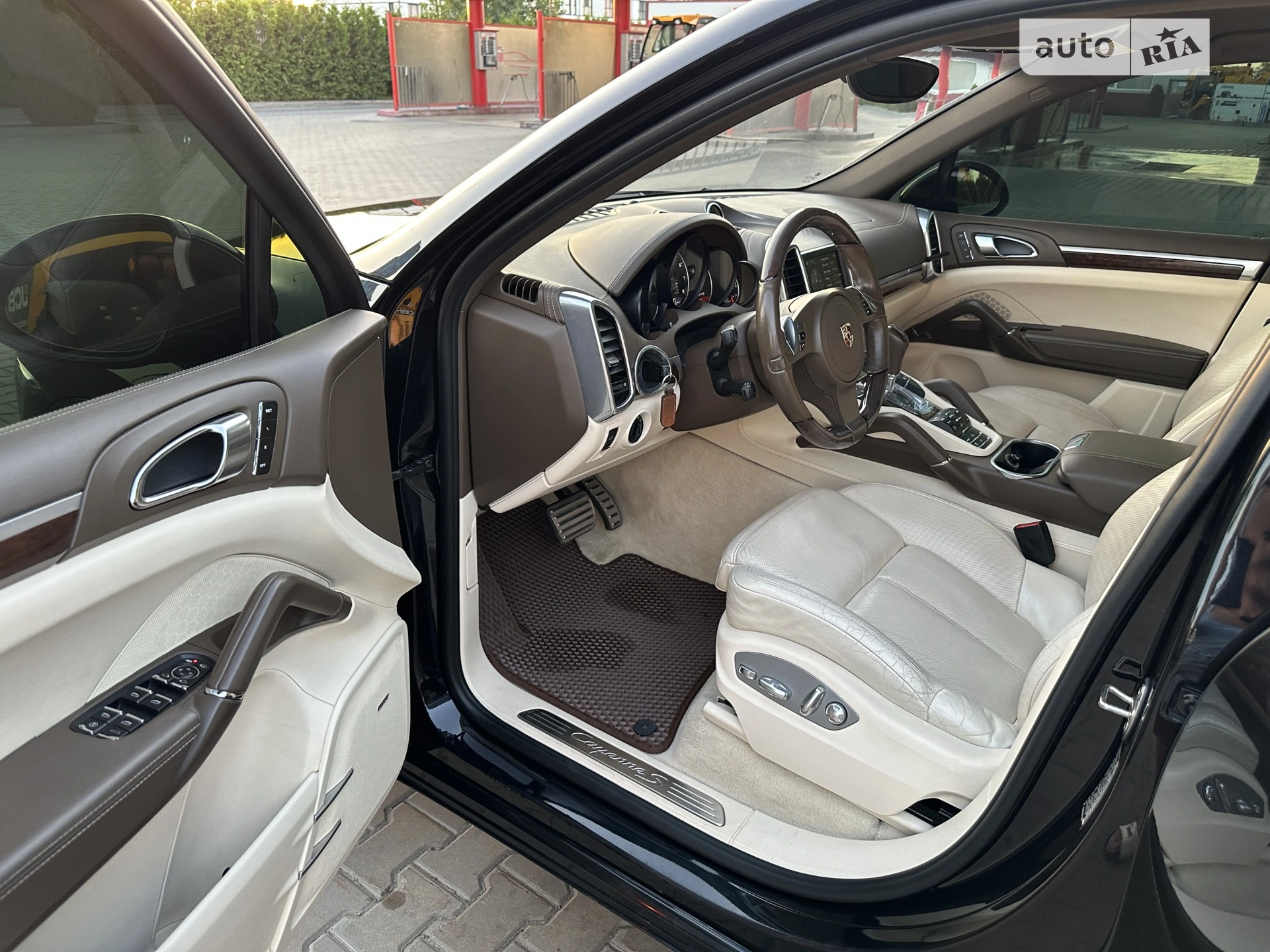 2011 Porsche Cayenne - мініатюра 35