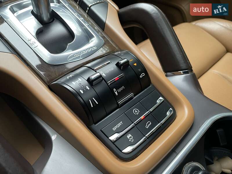 Внедорожник / Кроссовер Porsche Cayenne 2012 в Одессе