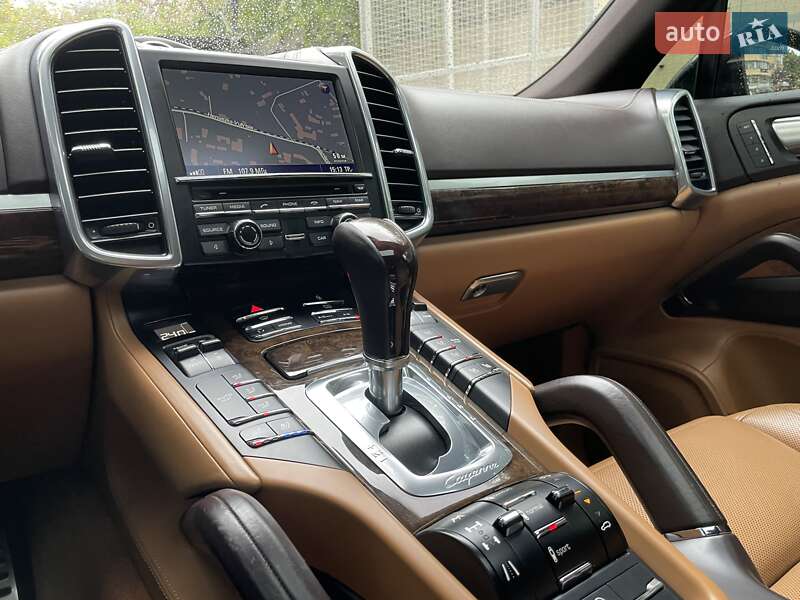 Внедорожник / Кроссовер Porsche Cayenne 2012 в Одессе