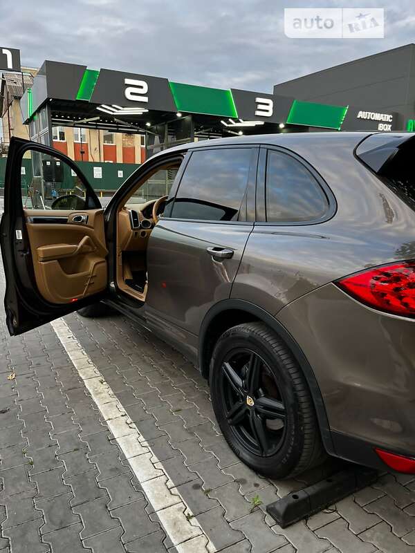 Внедорожник / Кроссовер Porsche Cayenne 2013 в Хмельницком