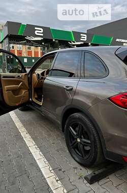Внедорожник / Кроссовер Porsche Cayenne 2013 в 