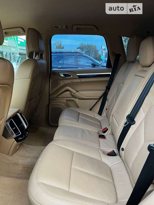 Внедорожник / Кроссовер Porsche Cayenne 2013 в Хмельницком