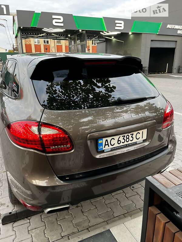 Внедорожник / Кроссовер Porsche Cayenne 2013 в Хмельницком