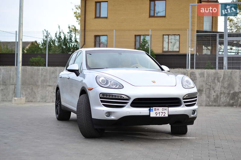 Позашляховик / Кросовер Porsche Cayenne 2012 в 
