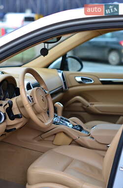 Позашляховик / Кросовер Porsche Cayenne 2012 в 