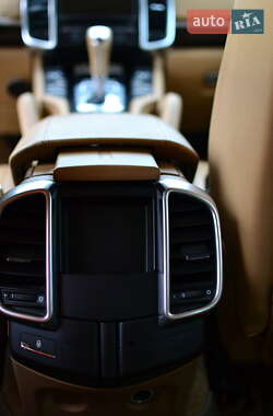 Позашляховик / Кросовер Porsche Cayenne 2012 в 