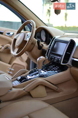 Позашляховик / Кросовер Porsche Cayenne 2012 в 