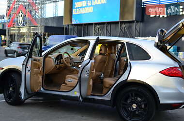 Позашляховик / Кросовер Porsche Cayenne 2012 в 