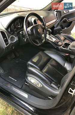 Внедорожник / Кроссовер Porsche Cayenne 2012 в 