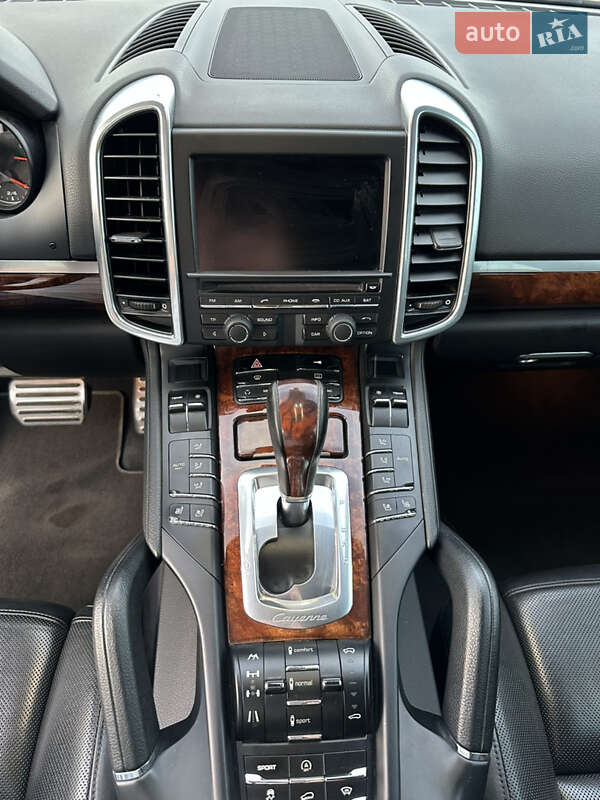 Внедорожник / Кроссовер Porsche Cayenne 2011 в Днепре