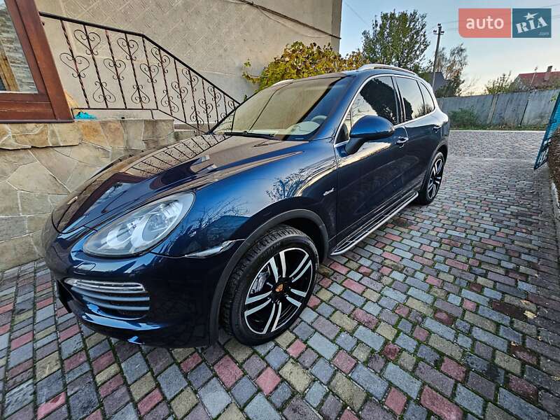 Внедорожник / Кроссовер Porsche Cayenne 2013 в Остроге