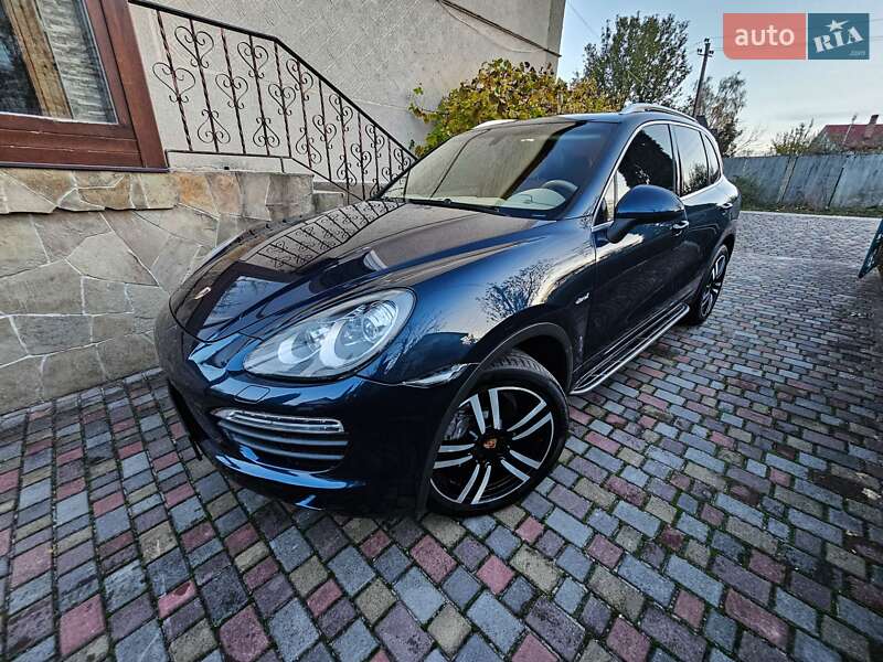 Внедорожник / Кроссовер Porsche Cayenne 2013 в Остроге