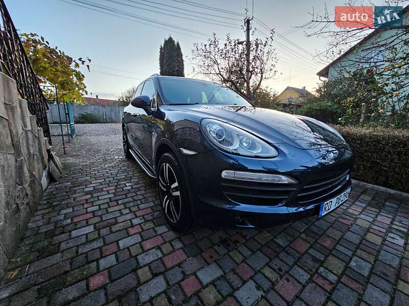 Внедорожник / Кроссовер Porsche Cayenne 2013 в Остроге