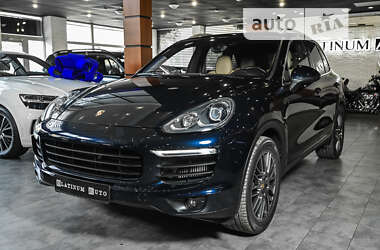 Позашляховик / Кросовер Porsche Cayenne 2016 в 