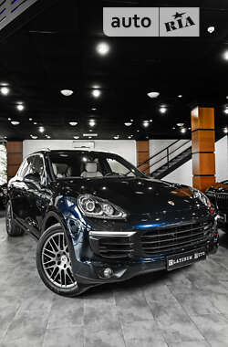 Позашляховик / Кросовер Porsche Cayenne 2016 в 