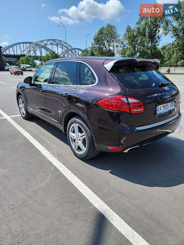 Внедорожник / Кроссовер Porsche Cayenne 2014 в Киеве