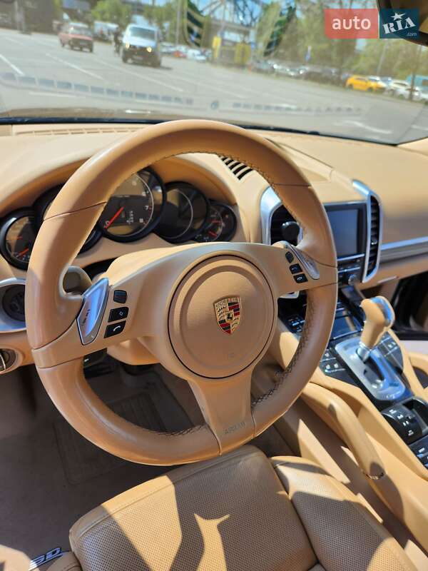 Внедорожник / Кроссовер Porsche Cayenne 2014 в Киеве