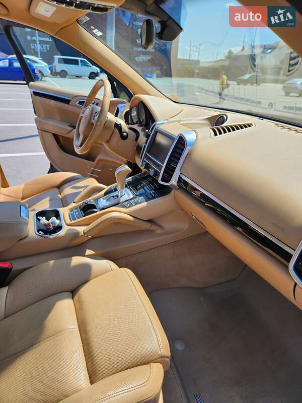 Внедорожник / Кроссовер Porsche Cayenne 2014 в Киеве