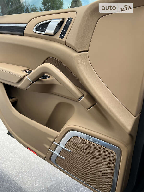 Позашляховик / Кросовер Porsche Cayenne 2012 в Києві