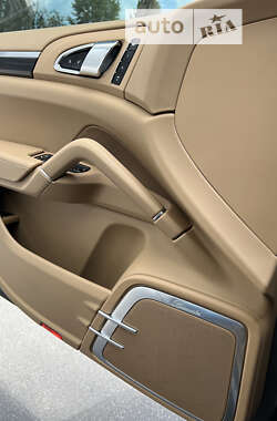 Внедорожник / Кроссовер Porsche Cayenne 2012 в 