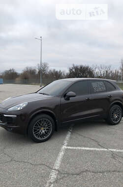 Внедорожник / Кроссовер Porsche Cayenne 2017 в 