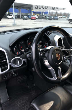 Внедорожник / Кроссовер Porsche Cayenne 2017 в 