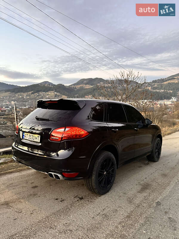Внедорожник / Кроссовер Porsche Cayenne 2012 в Верховине