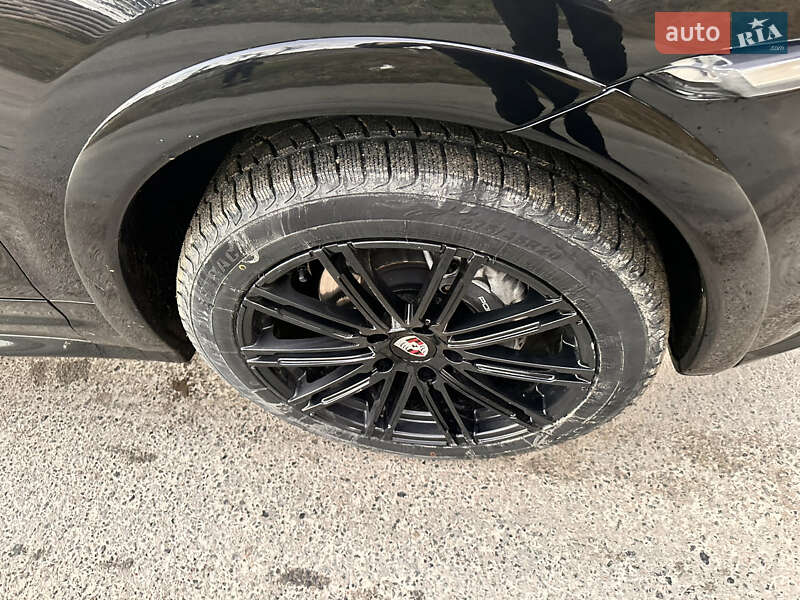 Внедорожник / Кроссовер Porsche Cayenne 2012 в Верховине