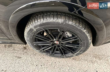 Внедорожник / Кроссовер Porsche Cayenne 2012 в 