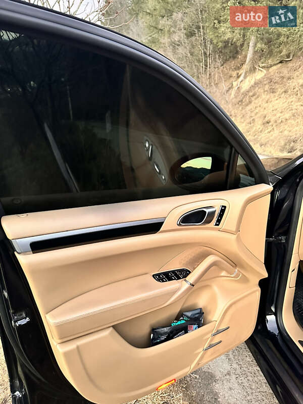 Внедорожник / Кроссовер Porsche Cayenne 2012 в Верховине