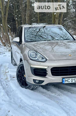 Внедорожник / Кроссовер Porsche Cayenne 2015 в Львове