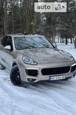 Внедорожник / Кроссовер Porsche Cayenne 2015 в Львове