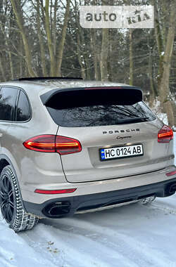 Позашляховик / Кросовер Porsche Cayenne 2015 в Львові