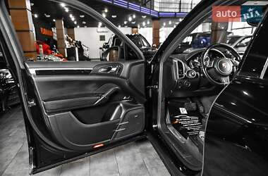 Внедорожник / Кроссовер Porsche Cayenne 2013 в 