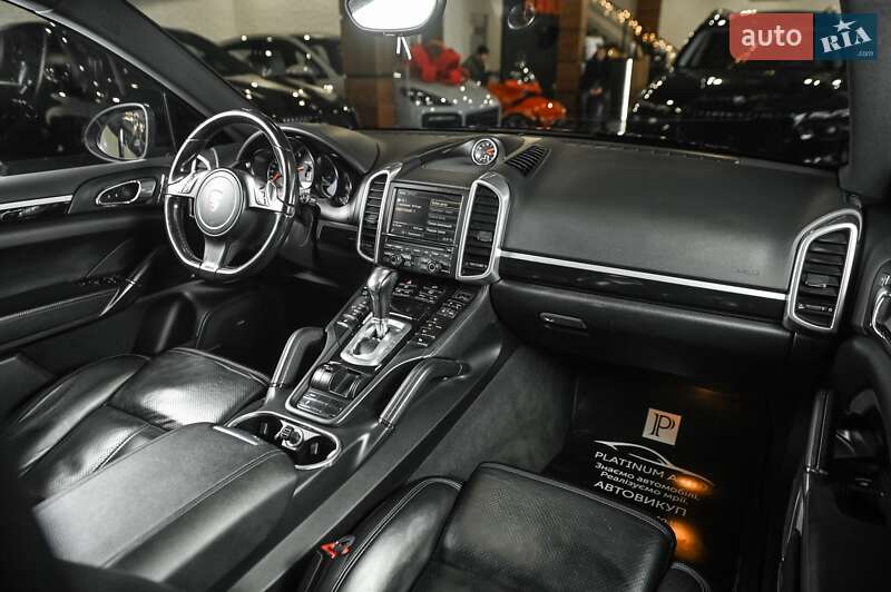 Внедорожник / Кроссовер Porsche Cayenne 2013 в Одессе
