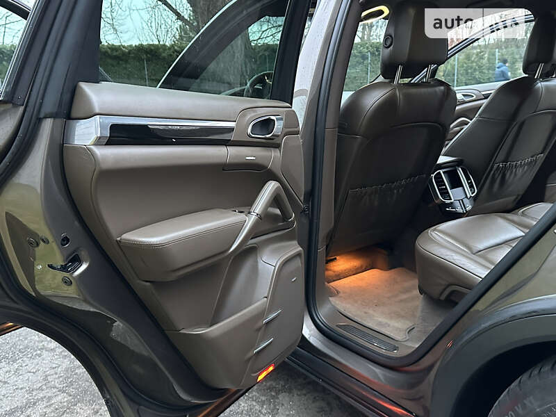 Внедорожник / Кроссовер Porsche Cayenne 2010 в Киеве