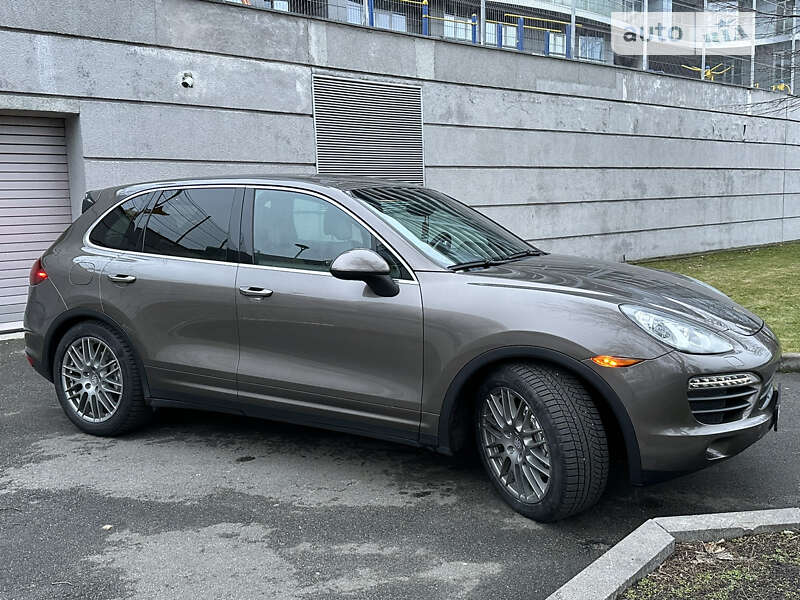 Внедорожник / Кроссовер Porsche Cayenne 2010 в Киеве