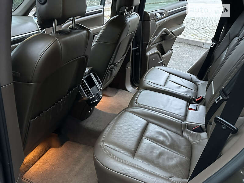 Внедорожник / Кроссовер Porsche Cayenne 2010 в Киеве
