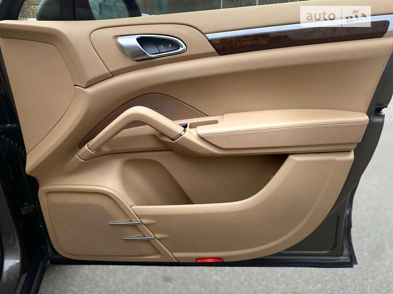 Внедорожник / Кроссовер Porsche Cayenne 2013 в Киеве