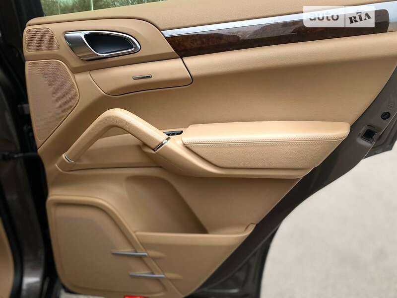 Внедорожник / Кроссовер Porsche Cayenne 2013 в Киеве