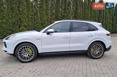 Внедорожник / Кроссовер Porsche Cayenne 2022 в 