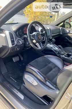 Внедорожник / Кроссовер Porsche Cayenne 2016 в 
